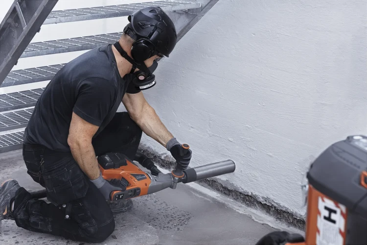 Husqvarna DM 540i w użyciu – wiercenie diamentowe w betonie rob24.pl