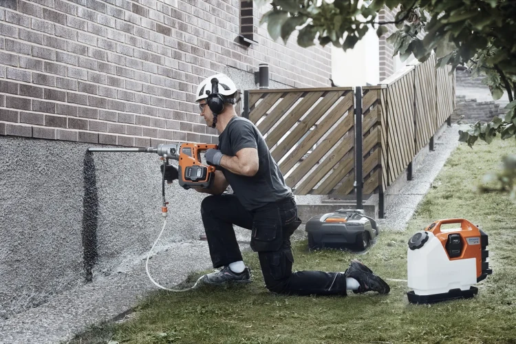 Akumulator BLi-X w wiertnicy Husqvarna DM 540i – wydajne zasilanie bezprzewodowe